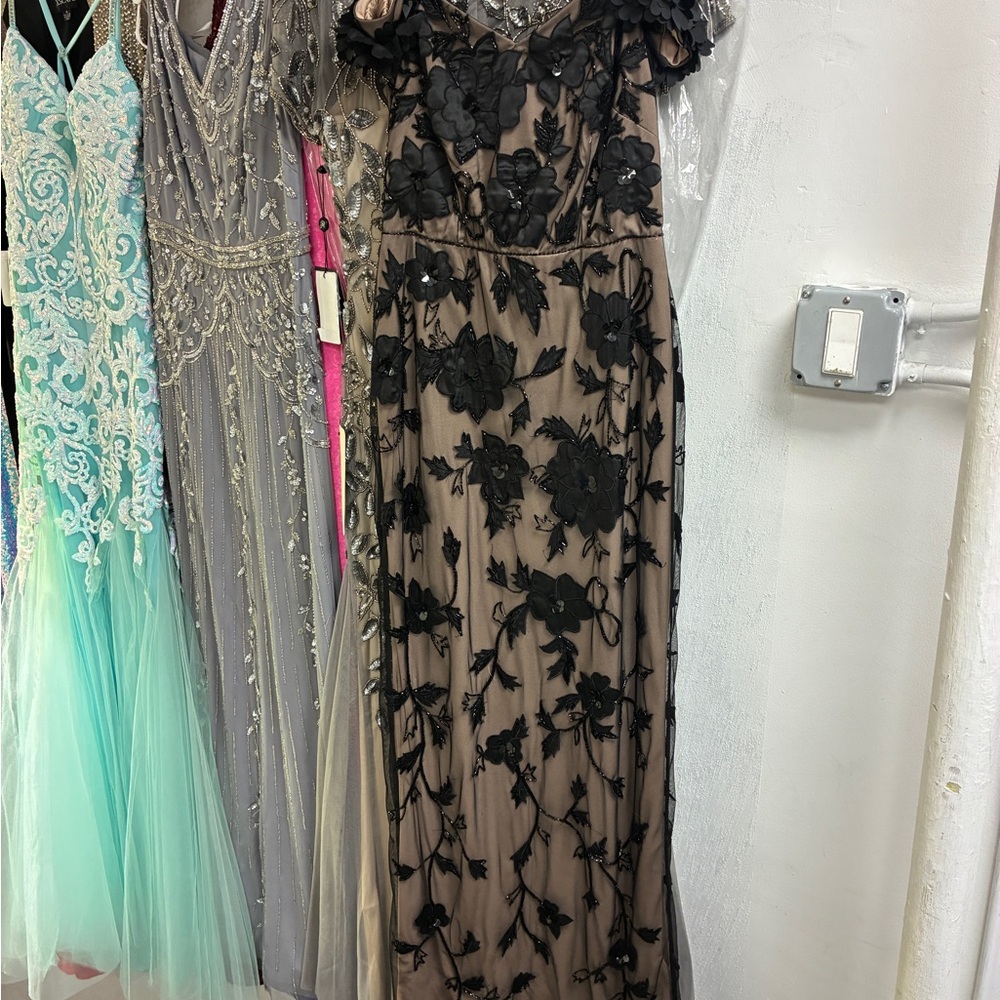 Adrianna Papell Off Shoulder Black Floral Nude Mesh Illusion Gown NWT SZ 2 GALA - Picture 12 of 13